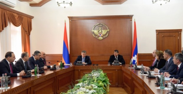 Artsakh Prez and Armenian PM Discuss Cooperation in Stepanakert
