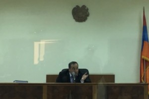 Փաստաբանը՝ դատավորին. «Ամեն գնով առաջ գնալու ձեր ցանկությունը մի քանի քայլ հետ 
է շպրտում պրոցեսը»
