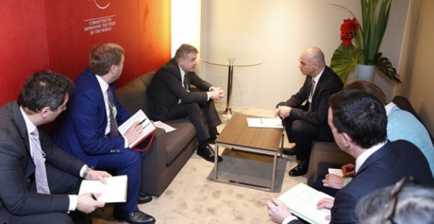 Armenian PM, Swiss Prez Talk Business in Davos
