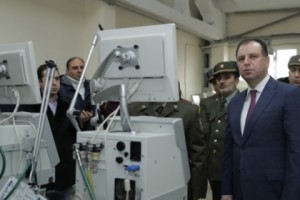 Պաշտպանության նախարարն այցելել է դեղորայքի և բժշկական գույքի կենտրոնական բազա