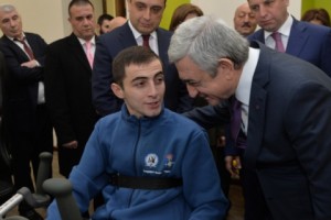 Սերժ Սարգսյանն այցելել է զինհաշմանդամների  վերականգնողական նորակառույց
կենտրոն
