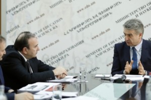 Կարեն Կարապետյանն այցելել է Կրթության և գիտության նախարարություն
