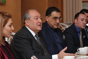 Արմեն Սարգսյանը հանդիպել է Հայ-Ռուսական համալսարանի Շրջանավարտների ակումբի անդամների հետ