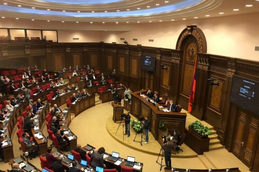Пашинян утверждает, что депутат-республиканец Ашот Арсенян отсутствовал, но проголосовал