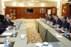Armenian Prime Minister Meets Potential Investors in Beirut