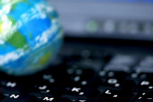 Комментарий: Интернет - территория открытий и риска
