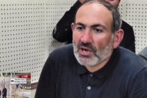 Ցուցարարները լքեցին հանրային ռադիոյի շենքը, շարունակվում է քայլերթը (ուղիղ)
