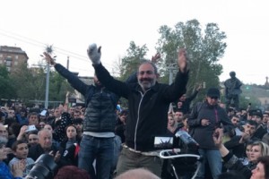 На площади Франции стартовал митинг: Пашинян призвал к всеармянской забастовке и бойкоту 
занятий