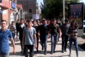 Молодежь Армавира присоединилась к акциям протеста против премьерства Сержа Саргсяна