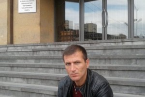 Ցույցերին չմասնակցած քաղաքացուն բերման են ենթարկել իր ավտոմեքենայի միջից