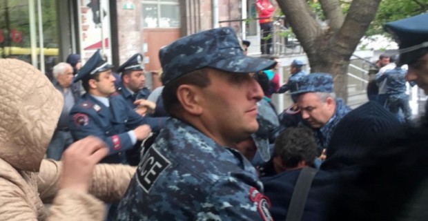 Armenian Police Statement: Those Detaining Citizens in Civilian Dress Are Police Officers