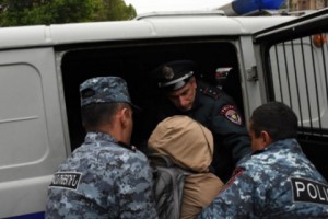 Пог положению на 18.00 в отделения полиции было доставлено 233 человека