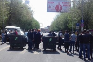 Yerevan: Protesters Block Hrachya Kochar-Gulbenkian Intersection