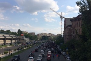 Движение на улице Ханджяна парализовано