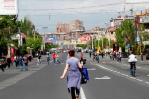 Առանց ոտնամանների՝ Նորքի 9-րդ զանգվածից մինչեւ Կենտրոն 
(տեսանյութ)