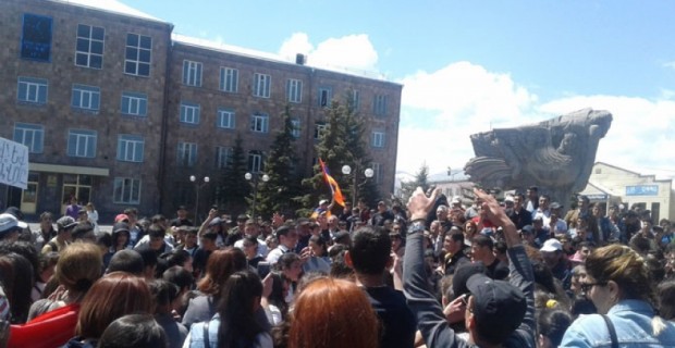 Մարտունիում տեղի ունեցած հանրահավաքին ներկա է եղել քաղաքապետ 
Արմեն 
Ավետիսյանը