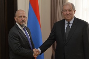Արմեն Սարգսյանն ու Արգենտինայի արտակարգ և լիազոր դեսպանը քննարկել են Հայաստանում ստեղծված իրավիճակը
