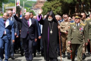Pashinyan Attends May 9 Commemorations in Stepanakert