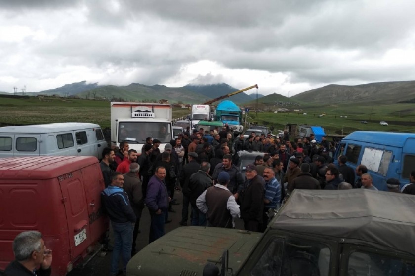 Aragatzotn Villagers Block Highway to Protest Falling Wholesale Milk Prices