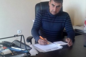 Կաշառք վերցնելու մեղադրանքով կալանավորվել է Ախալքալաքի շուկայի գլխավոր 
տեսուչը. 
ընտանիքը պնդում է՝ նրա գլխին սարքել են