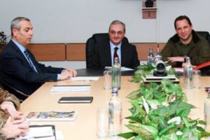 Давид Тоноян посетил штаб Армии обороны 

