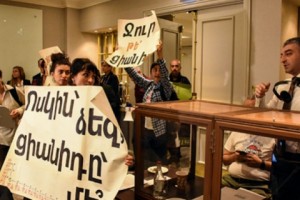 Экологи провели акцию протеста в ходе брифинга независимой консультативной группы по вопросу Амулсара