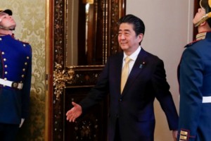 Абэ призвал заключить мирный договор с Россией при нынешнем поколении


