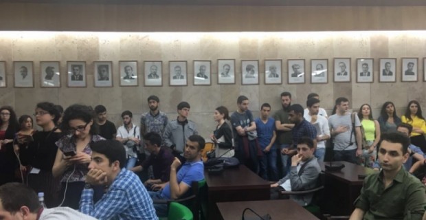 ԵՊՀ ուսանողները շարունակում են բողոքի ակցիան․ պահանջում են ռեկտորի հրաժարականը