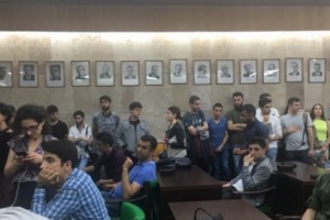 ԵՊՀ ուսանողները շարունակում են բողոքի ակցիան․ պահանջում են ռեկտորի հրաժարականը