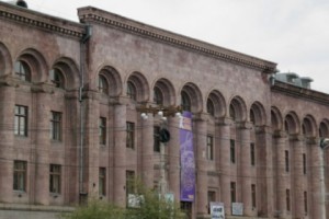 Ըստ նախկին աշխատակիցների` կոնսերվատորիայի Գյումրու մասնաճյուղում 
պրոֆեսիոնալ կրթությունը վտանգված է