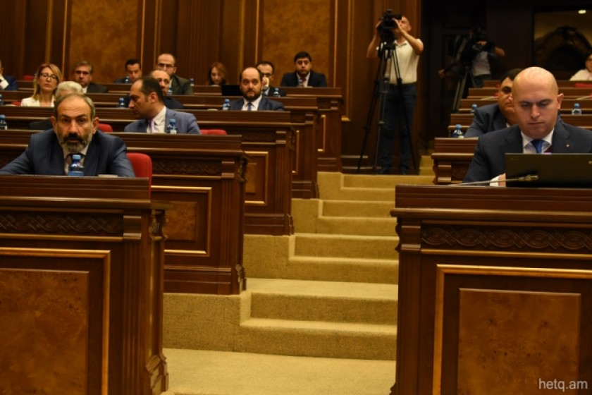 Национальное Собрание приняло программу правительства