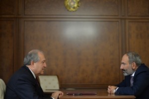 Pashinyan to Sarkissian:  Do the "Right Thing" and Publish Armenian Citizenship Document