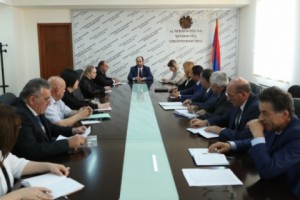 ԿԳ նախարարը հանդիպել է կրթության վարչության պետերին