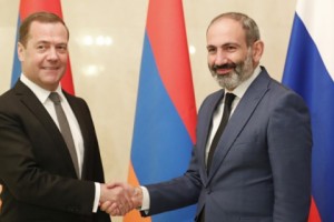 Армяно-российские отношения развиваются уверенно и динамично: состоялась встреча Никола 
Пашиняна и Дмитрия Медведева
