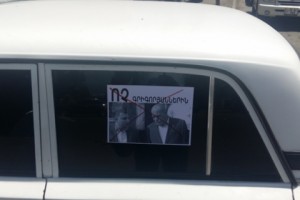 Էջմիածնում շարունակվում են անհնազանդության ակցիաները` քաղաքապետի հրաժարականի պահանջով