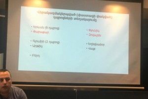 Փակված դպրոցի աշակերտները՝ գյուղապետի մեքենայի հույսին. 
դպրոցների օպտիմալացումը հետազոտողների ուշադրության կենտրոնում է