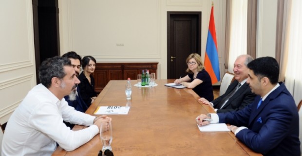 Նախագահ Արմեն Սարգսյանն ընդունել է Սերժ Թանկյանին եւ Կարին Հովհաննիսյանին