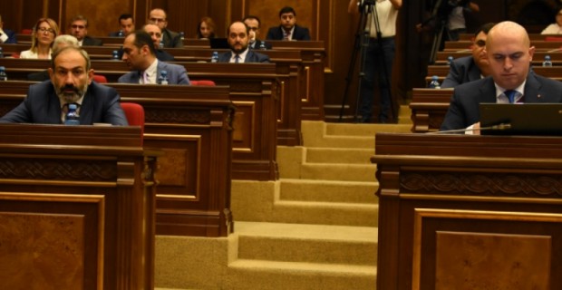 Արմեն Աշոտյան. «Հրավիրելով արտահերթ նիստ՝ կառավարության աշխատակազմը չի 
բարեհաճել ժամանակին ԱԺ առաքել նախագծերը»