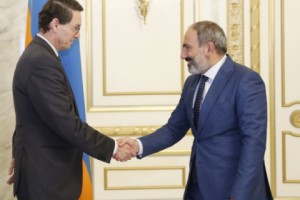 Никол Пашинян принял делегацию во главе с региональным менеджером Международной 
финансовой корпорации Яном Ван Бильсеном
