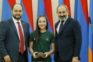 Վարչապետը պարգևատրել է կրթական մրցույթներում լավագույն արդյունքը գրանցած աշակերտներին