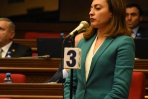 Лена Назарян: “Если прослушивают директора СНБ, могут прослушивать и министра, обороны, секретаря Совета национальной безопасности…”