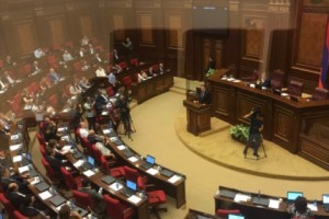 Спикер НС считает необходимым организовать срочное обсуждение по вопросу прослушивания 
телефонного разговора руководителей СНБ и ССС