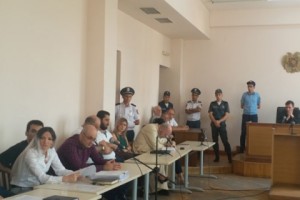 Դատարանը հեռացավ խորհրդակցական սենյակ՝ Նորքի զինված խմբի 
գործով հինգ ամբաստանյալի խափանման միջոցի վերաբերյալ որոշում 
կայացնելու