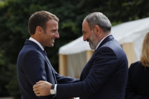 Pashinyan, Macron Meet in Paris; Both Agree to Expand France-Armenia Relations