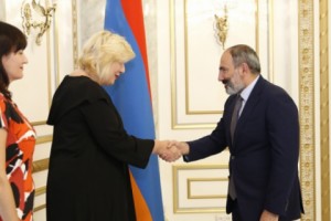 Премьер-министр принял комиссара Совета Европы по правам человека
