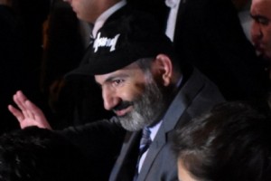 Никол Пашинян призвал Армена Саргсяна не подписывать принятый парламентом закон и 
обратиться в Конеституционный суд
