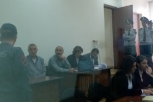 Դատական նիստ՝ առանց ծափահարությունների. դատավորը ցավակցություն հայտնեց 
Արայիկ Խանդոյանի հարազատներին