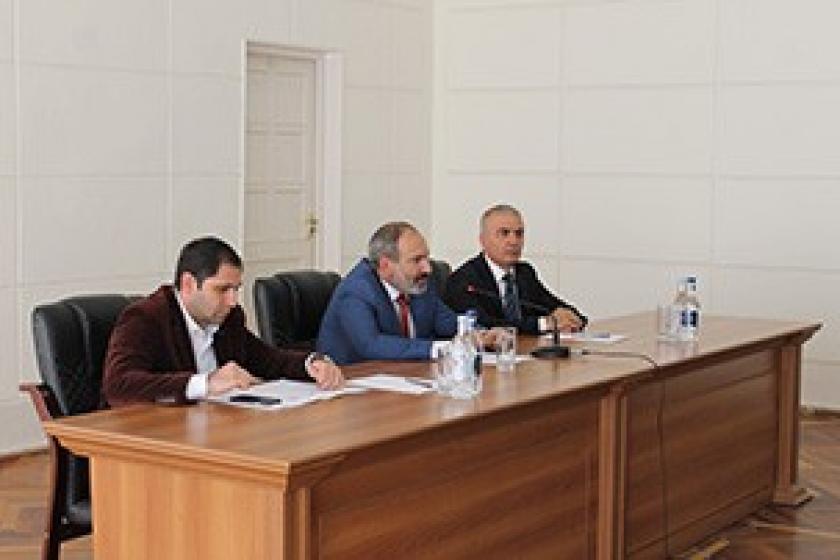Pashinyan Travels to Syunik; Government Press Release Claims Residents Didn't Raise Issue of New Governor Poghosyan