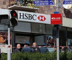 HSBC բանկի վրա հարձակման, երկու անձի սպանության մեջ մեղադրվող ոստիկանության գնդապետի գործի քննությունը սկսվեց