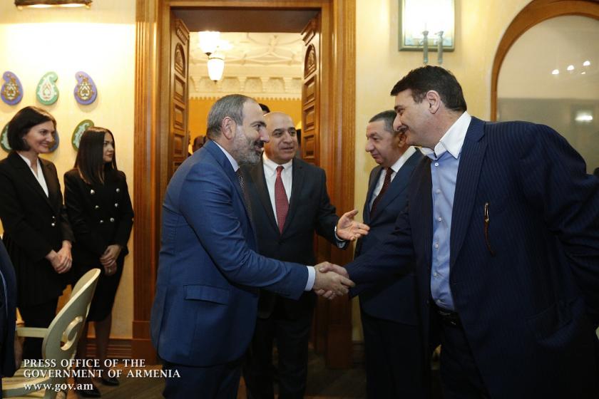 Pashinyan Sits Down with Top Business Leaders; Discuss Investment and Jobs